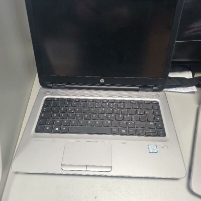 Lot de 3 PC portables dont deux HP probook 650 G2 corps i5 et un Lenovo T61  Intel Centrino. On y joint une sacoche de transport. Vendus sans alimentation.