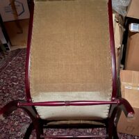 Rocking Chair de style Chesterfield recouvert de velours, vendu avec son repose pied. Lot vendu sur désignation avec enlèvement sur rendez-vous au 51 avenue de la libération à Granville – Image 3