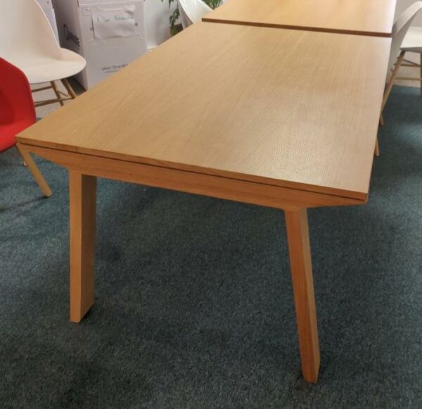 Table rectangulaire en bois design Mario Ruiz modèle Mutis édition Punt. 75 x 150 x 100 cm. (Belgrand). 2 unités. Vendu à l'unité avec faculté de réunion