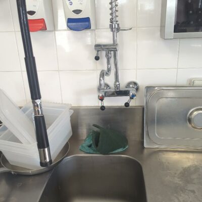 Plonge adossée 1 bac sur placard ouvrant à 2 portes coulissantes en inox alimentaire. 110 x 160 x 70 cm (Belgrand 6e)