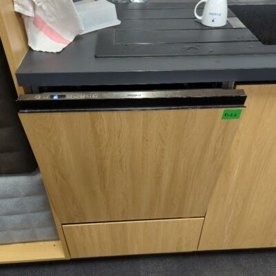 Lave vaisselle encastrable 12 couverts de marque Whirlpool modèle Power Clean 6. Localisation : 32 rue de Monceau – 75008 Paris