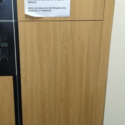 Réfrigérateur congélateur encastrable de marque Electrolux. Capacité 268 litres. 168 x 57 cm. Localisation : 32 rue de Monceau – 75008 Paris