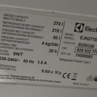Réfrigérateur congélateur encastrable de marque Electrolux. Capacité 268 litres. 168 x 57 cm. Localisation : 32 rue de Monceau - 75008 Paris – Image 3