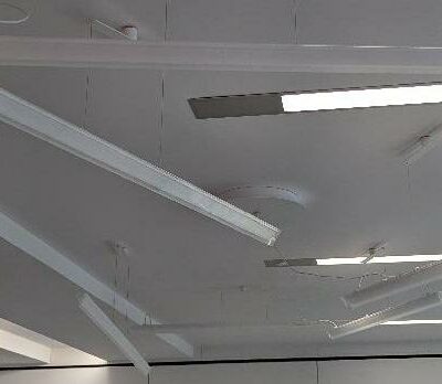 Suspension lumineuse en 6 éléments. 2 unités. Vendu à l’unité avec faculté de réunion. Localisation : 32 rue de Monceau – 75008 Paris