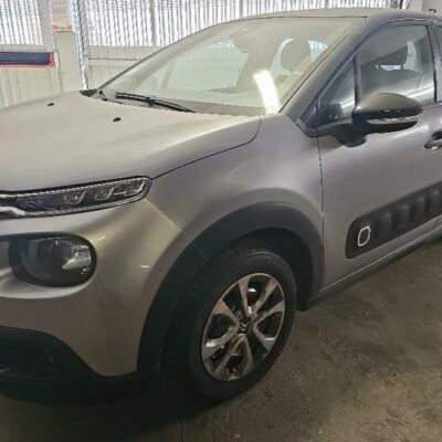 Voiture de marque Citroën modèle C3 essence de couleur gris anthracite, 1 890 KM. Date de Première mise en circulation: 07/08/2018. 1ère main. La voiture est roulante, Contrôle Technique sans contre visite. Elle est vendue sur désignation, L’enlèvement se fera sur rendez-vous au Chesnay (91).