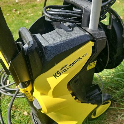 Nettoyeur haute pression de marque karcher modèle K5 Premium full control plus. Vendu complet avec sa lance, l’enrouleur et le chariot intégré. Non fonctionnant. Vendu en l’état.