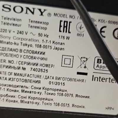 Téléviseur de marque Sony Bravia modèle KDL- 60WD605. 65 pouces. S’allume mais pas d’image. Vendu en l’état.