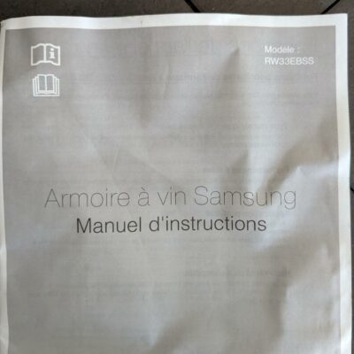 Armoire à vin réfrigérée de marque Samsung modèle RW33EBSS ouvrant par 1 porte vitrée. 85 x 51 x 55 cm. (Belgrand 8e)