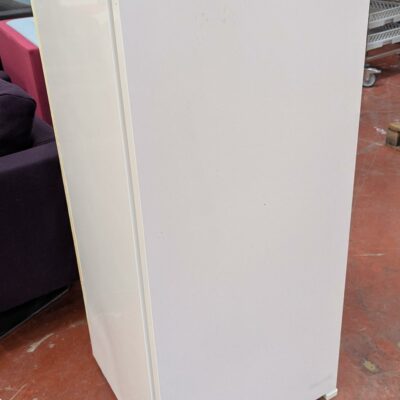 Réfrigérateur encastrable de marque Rosières modèle RBLP230, capacité 215 litres. 121,5 x 55 x 56 cm. 2 unités. Vendu à l’unité avec afaculté de réunion. Localisation : 8 rue de la Fossé aux Leux 91700 Ste Geneviève des Bois