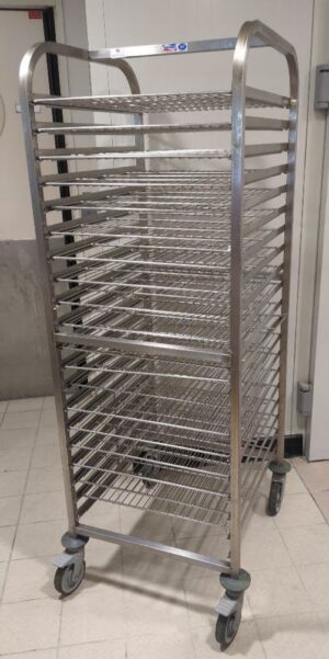 Chariot échelle à grilles à 20 niveaux en inox alimentaire de marque Bourgeat. 170 x60 x 70 cm. Localisation : 8 av. de Lunca - 78180 Montigny-le-Bretonneux.