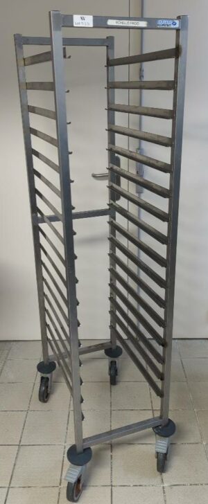 Chariot échelle à grilles en inox alimentaire à 16 niveaux de marque Tournus Equipement. 165 x 40 x 60 cm. Localisation : 8 av. de Lunca - 78180 Montigny-le-Bretonneux.