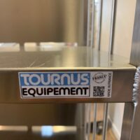 Chariot en inox alimentaire à 2 niveaux de marque Tournus Équipement. 140 x 85 x 60 cm. Localisation : 8 av. de Lunca - 78180 Montigny-le-Bretonneux. – Image 4