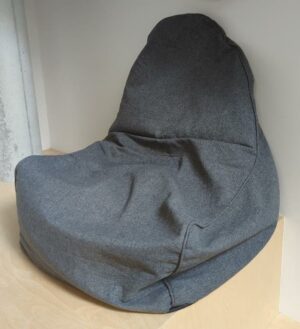 Pouf de marque Made.com garni de microbilles et recouvert de polyester gris. 2 unités. Vendu à l'unité avec faculté de réunion. 2eme