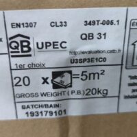 13 cartons de dalles de moquette chinée gris souris de marque QB. Dimension d'une dalle : 50 x 50 cm. 20 dalles par carton soit 5m2 par carton. ssol – Image 3