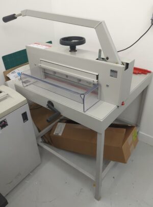 Massicot de marque Ideal modèle 4705. rdc