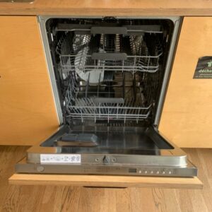Lave-vaisselle intégrable IKEA "Hygienisk", finition inox.
Capacité 13 couverts, 3 niveaux de rangement dont un tiroir à couverts.
82 x 60 × 55 cm.
Localisation : 3e