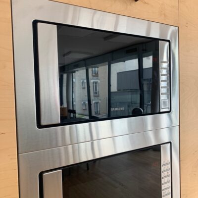 Micro-ondes encastrable Samsung FW87SUST, finition inox
Capacité : 23 L – Puissance : 800 W – Encastrable.
2 Unités, vendu avec faculté de réunion.
28 x 49 x 37 cm
Localisation : 3e
