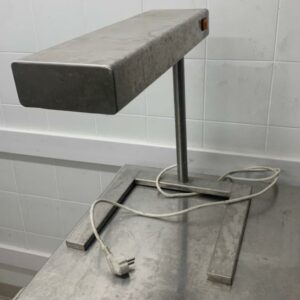 Lampe chauffante professionnelle de marque Edesa. Localisation : 8 av. de Lunca - 78180 Montigny-le-Bretonneux.