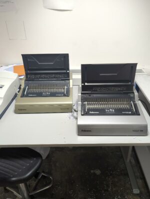 Relieuse de marque Fellowes modèle Galaxy e500. 2 unités 
-2 repro
