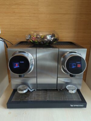 Machine à café professionnelle Nespresso 2 bec modèle 231/np200
unités : 1
Rdc haut
