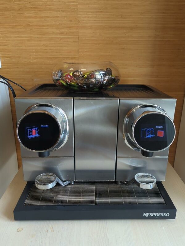 Machine à café professionnelle Nespresso 2 bec modèle 231/np200
unités : 1
Rdc haut