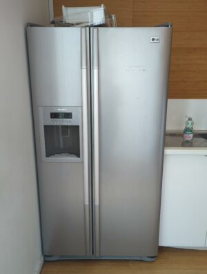 Réfrigerateur combiné congélateur de marque LG modèle. ..
rdc haut