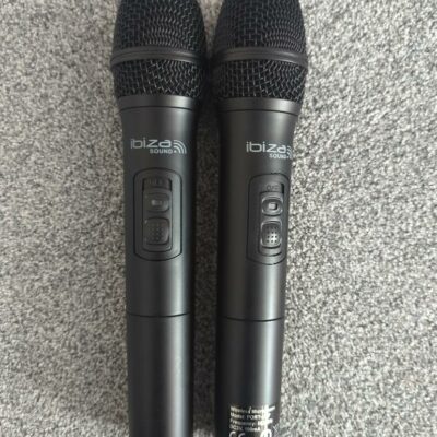 Enceinte portable sur roulettes de marque Ibiza modèle Port15UHF-BT + 2 micros sans fil modèle Port-UHF
65 x 42 x 35 cm
salle réunion -2