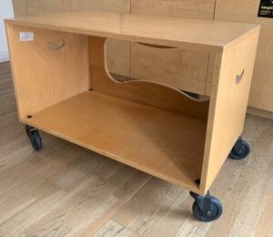 caisson sur roulettes en bois contreplaqué avec poignées ergonomiques. 50 x 90 x 60 cm. 2 unités. Vendu à l'unité avec faculté de réunion.