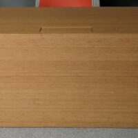 Bureau design sur roulettes en "U", plateaux rectangulaires en bois stratifié couleur bambou avec trappe technique. 77 x 170 x 75 cm. 16 unités. Vendu à l'unité avec faculté de réunion. Localisation : salle réunion - 2 – Image 5