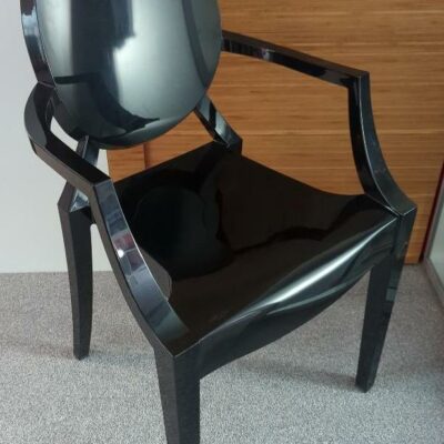 Fauteuil design Philippe Stack modèle Ghost édition Kartell en plexiglas noir 
unités : 4
2-55, 2-56, 2-49