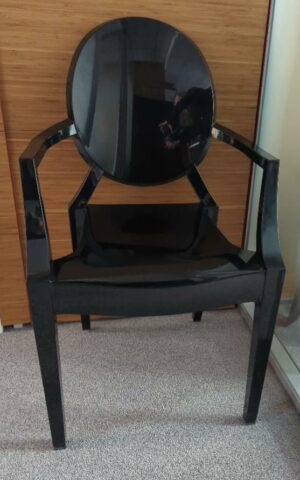 Fauteuil design Philippe Stack modèle Ghost édition Kartell en plexiglas noir 
unités : 4
2-55, 2-56, 2-49