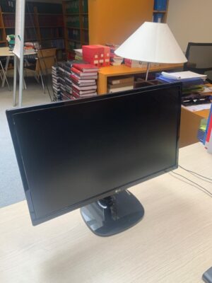 Ecran 24 pouces de différentes marque : LG (24MP57VQ-P) , Acer (KA240HQ), HP (N240).
15 unités, vendu avec faculté de réunion.
Localisation : 6 rue Duret - 75116 Paris.
(biblio -2, es5, open space es, 1-35, 1-26, 1-22, 1-19, 2-56, 2-43, 2-68, 2-69, 3-94, 3-73, 3-72)