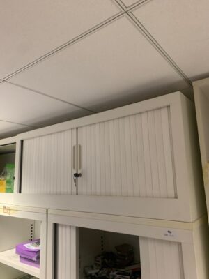 Armoire basse métallique à rideau, coulissant.
50 x 120 x 43 cm
2 unités, vendu avec faculté de réunion
Localisation : 6 rue Duret - 75116 Paris.
( repro. -2)
