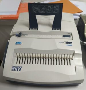 Relieuse de marque DSB modèle CB-3000. Localisation : 6 rue Duret - 75116 Paris : -2 repro