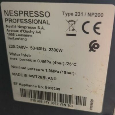 Machine à café professionnelle Nespresso 2 bec modèle Momento 231/np200. Localisation : 6 rue Duret – 75116 Paris : Rdc haut
