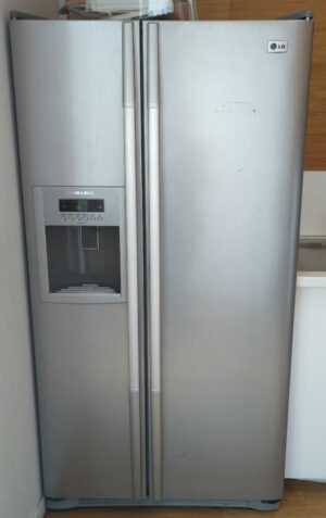 Réfrigérateur congélateur américain de marque LG modèle GR-L196TLQA. Localisation : 6 rue Duret - 75116 Paris : rdc haut