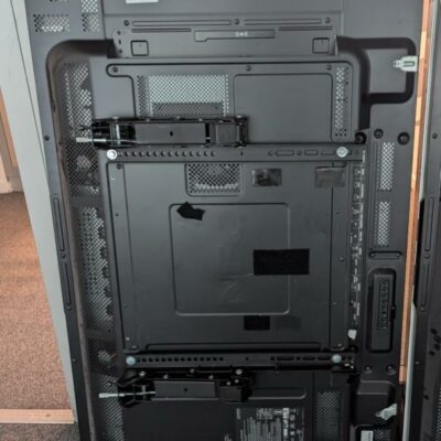 Moniteur 55 pouces de marque NEC modèle Multisync X55UNV. 3 unités. Vendu à l’unité avec faculté de réunion. Localisation : 3 est.