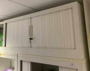 Armoire basse métallique à rideau, coulissant.
50 x 120 x 43 cm
2 unités, vendu avec faculté de réunion
Localisation : 6 rue Duret - 75116 Paris.
( repro. -2)