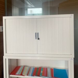 Armoire basse métallique à rideau, coulissant.
70 x 120 x 45 cm
6 Unités, vendu avec faculté de réunion.
(2-48 2e bas, 2-60, 5-15, 517A)
