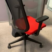 Fauteuil de bureau sur roulettes, assise en tissu rouge, dossier en résille noire. 100 x 65 x 55 cm. 33 unités. Vendu à l'unité avec faculté de réunion. Localisation : 6 rue Duret - 75116 Paris.
(ES 14., ES 6., ES Open Sp. 3., 1-41., 1-42., 1-30., 2-53., 2-56., 2-57., 2-47., 5 Open Sp. 2., 2-43., 2 basg. 2., 2-64., 2-62., 2-69., 3-95., 3-93., 3-80., 3-79., 3-84., 3-74., 3-71B., 515, 518) – Image 2