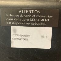Fauteuil de bureau sur roulettes, assise en tissu rouge, dossier en résille noire. 100 x 65 x 55 cm. 33 unités. Vendu à l'unité avec faculté de réunion. Localisation : 6 rue Duret - 75116 Paris.
(ES 14., ES 6., ES Open Sp. 3., 1-41., 1-42., 1-30., 2-53., 2-56., 2-57., 2-47., 5 Open Sp. 2., 2-43., 2 basg. 2., 2-64., 2-62., 2-69., 3-95., 3-93., 3-80., 3-79., 3-84., 3-74., 3-71B., 515, 518) – Image 4
