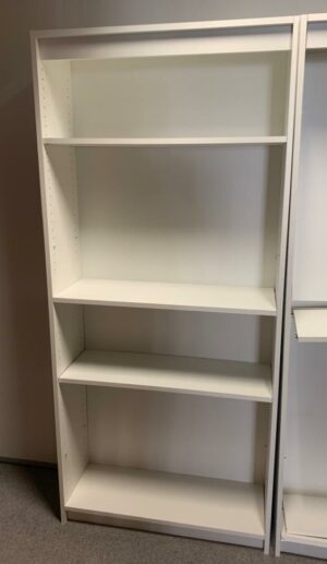 Armoire haute en bois blanc.
11 unités. vendu avec faculté de réunion.
200 x 90 x 33 cm.
Localisation : 6 rue Duret - 75116 Paris.
(2-62, 3-93, 3-84, 3-71B, 3-72)