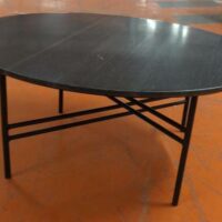 Table basse ronde, plateau en pierre, piétement en acier laqué noir. 35 x 80 cm. Localisation : 5 avenue Kleber - 75116 Paris – Image 2