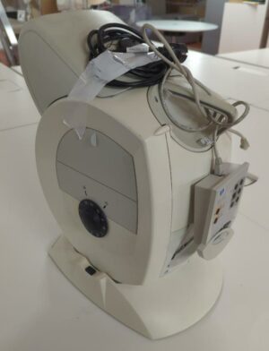 Appareil de contrôle de vision ou visio test de marque Essilor modèle Vision tester 5500P. Localisation : 5 avenue Kleber - 75116 Paris