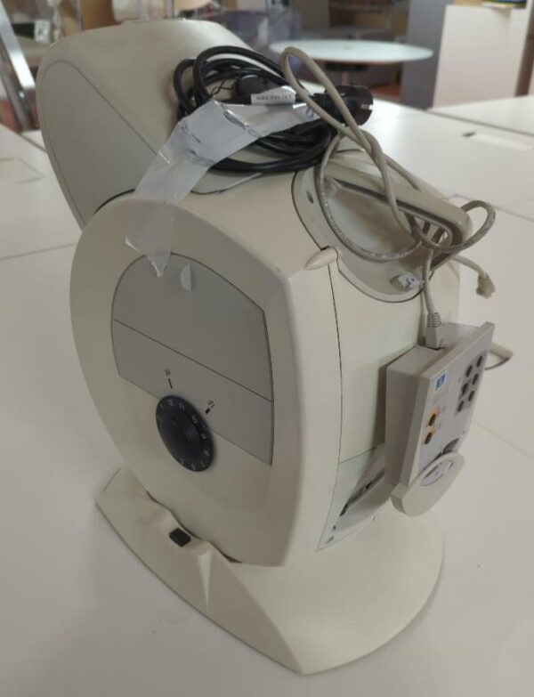 Appareil de contrôle de vision ou visio test de marque Essilor modèle Vision tester 5500P. Localisation : 5 avenue Kleber - 75116 Paris