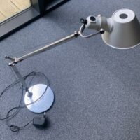 Lampe de table design De Lucchi & Fassina modèle Tolomeo mini, édition Artémide en aluminium. 10 unités. Vendu à l'unité avec faculté de réunion. Localisation : 10 rue Petit - 75019 Paris (1er, -1 B06) – Image 2
