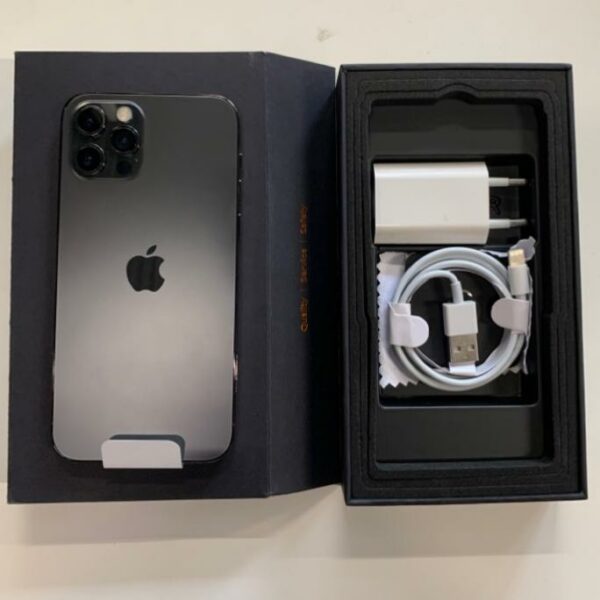 Apple iPhone 12 Pro, 256 GB. Dans sa boîte, chargeur inclus.
5 Unités, vendu avec faculté de réunion.
(4 unités en coloris "graphite" et 1 en "Bleu pacifique")