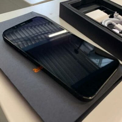 Apple iPhone 12 Pro, 256 GB. Dans sa boîte, chargeur inclus.
5 Unités, vendu avec faculté de réunion.
(4 unités en coloris “graphite” et 1 en “Bleu pacifique”)