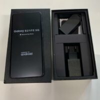 Smartphone Samsung Galaxy S21 FE 5G (6GB + 128GB) coloris "graphite". Dans sa boîte, chargeur inclus.
20 Unités, vendu avec faculté de réunion. – Image 2