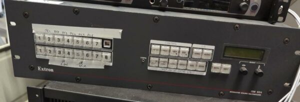 Multiswitcher de marque Extron modèle ISM824. Localisation : 10 rue du Ballon - 93160 Noisy-le-Grand